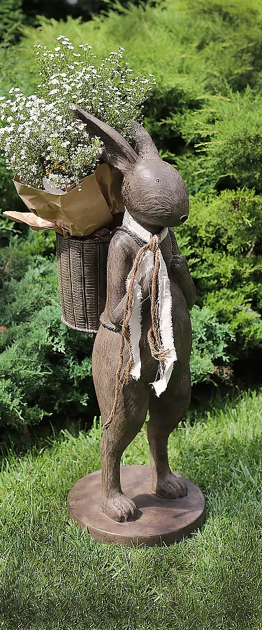 Статуя "Кролик с корзиной"  в Уфе